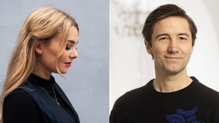 En kvinde og en mand står ved siden af hinanden.