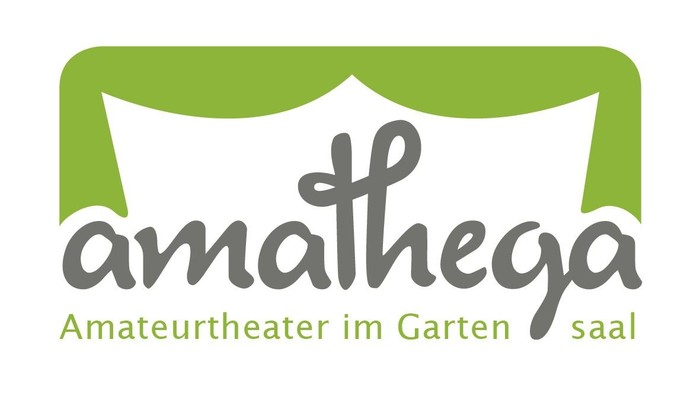 Logo für „Amathega“, eine Amateur-Theatergruppe in einem Gartensaal, mit einem Vorhang und stilisiertem Text.