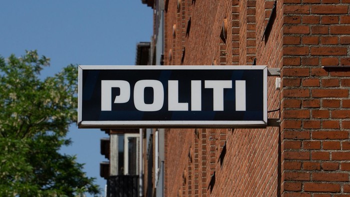 Sort-hvidt skilt med teksten