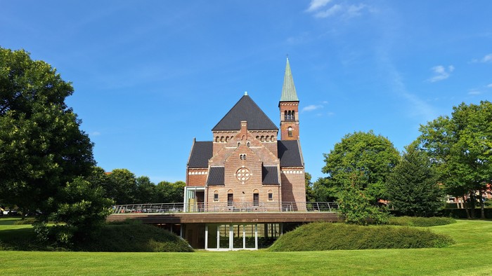 Ansgars Kirke set fra anlægget