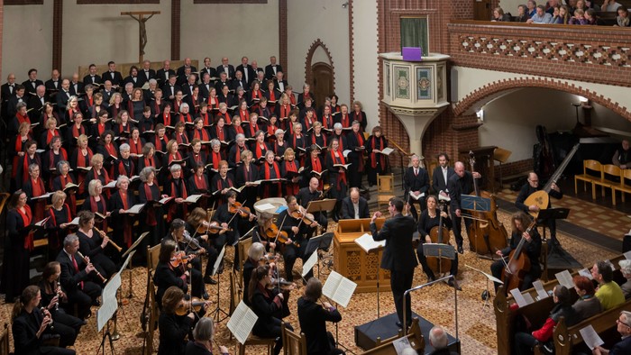 Konzert Kantorei - Blick von der Seitenempore zur Apsis