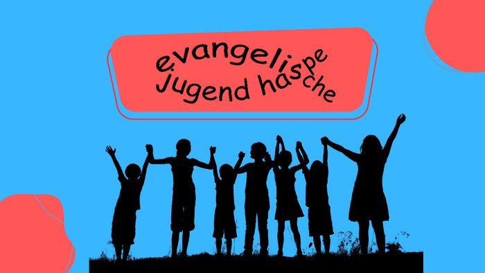 Eine Gruppe von Kindern feiert unter einem Banner mit der Aufschrift 