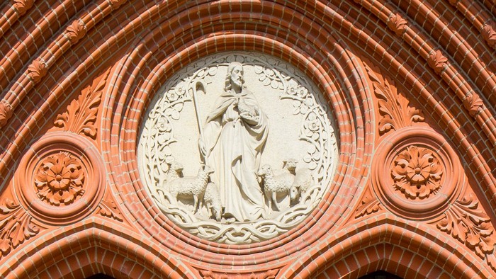 Portal der Pauluskirche - Der gute Hirte
