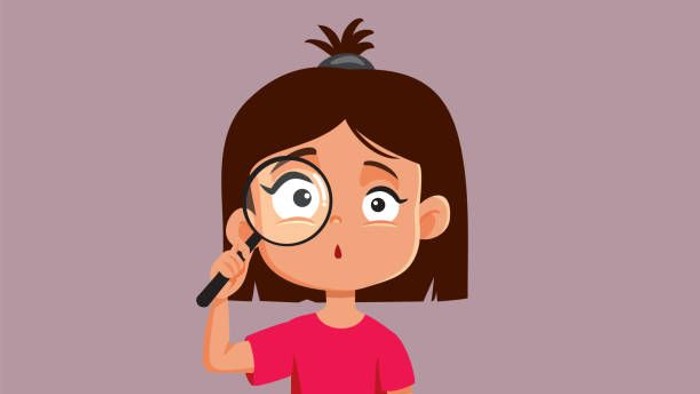 Ein Cartoon-Mädchen, das etwas genau mit einer Lupe untersucht.