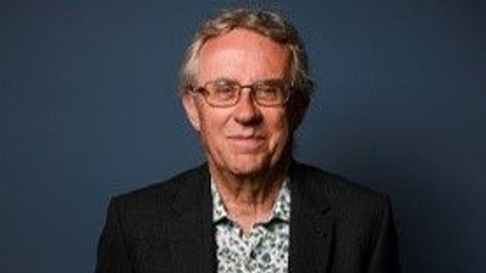 professor emeritus i tekst- og kulturanalyse fra Syddansk Universitet og anmelder ved Kristeligt Dagblad.