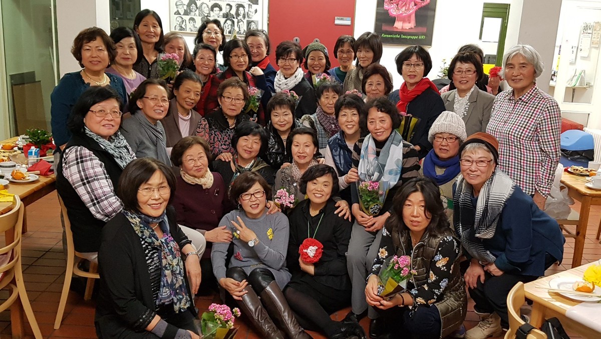 Koreanische Krankenschwestern.jpg