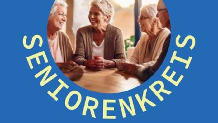 Seniorenkreis: Gruppe älterer Menschen trifft sich zum Gespräch