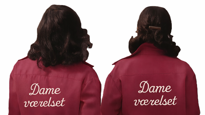 To personer iført matchende mørkerøde jakker med 