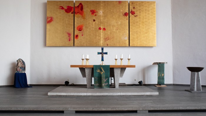 Altar der Emmauskirche am Lausitzer Platz.