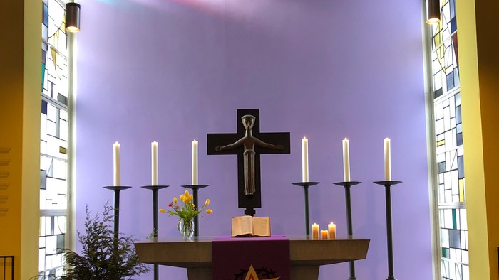 Photo vom Altarraum der Weihnachtskirche