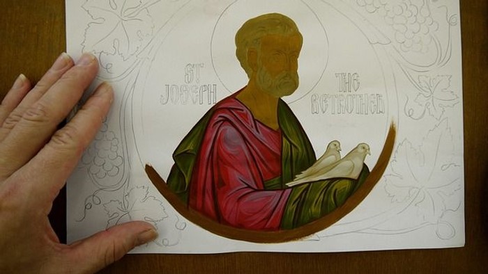 Handbemalte Ikone des heiligen Josef des Bräutigams mit einer Taube, gerahmt mit dekorativem Rand.
