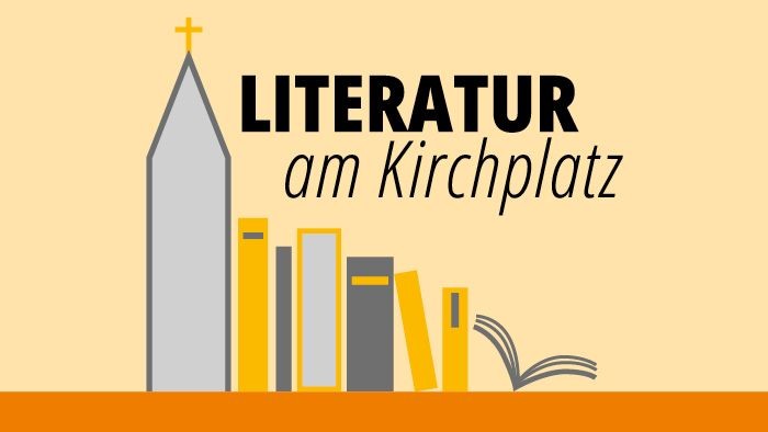 Kirchenturm mit Büchern