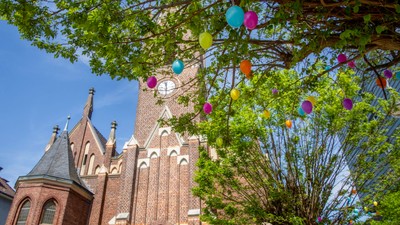 Osterbaum vor Martinskirche