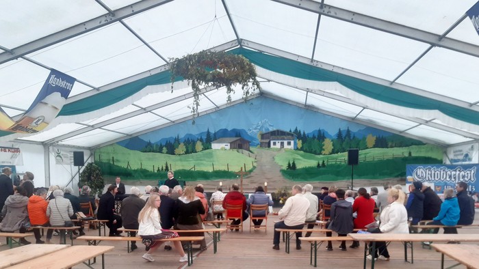 Gottesdienst im Festzelt in Branitz