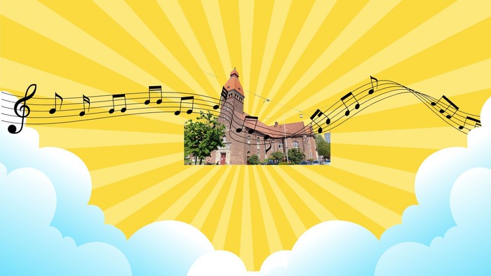 Et muntert sceneri med musiknoder, der svæver over en lys solbeskinnet kirke omgivet af skyer.