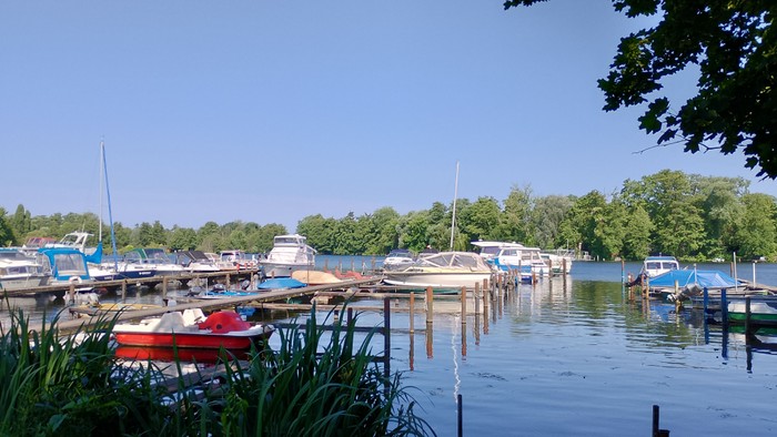 Foto von Bootsstegen im Bootshaus Saatwinkel