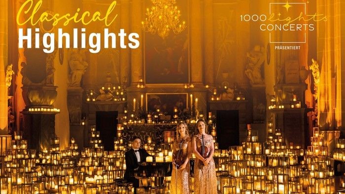 Ein Paar tanzt in einem prächtigen Saal, der von unzähligen Kerzen erleuchtet wird, während eines klassischen Konzerts.