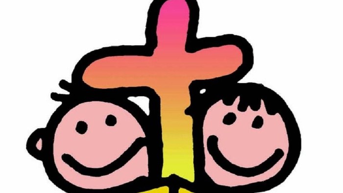 Karikatur-Illustration von zwei lächelnden Kindern, die ein regenbogenfarbenes Kreuz halten.