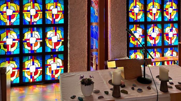 Der Altar im Andachtsraum des Bethesda Seniorenzentrums