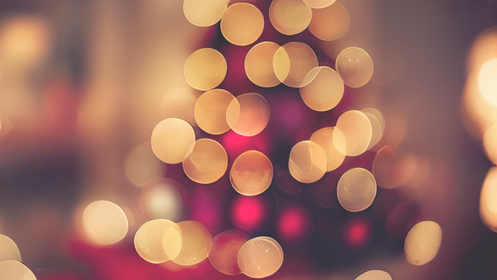 Weihnachtsbaum mit bunten Lichtern