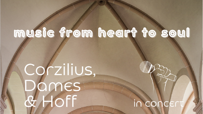 Die Band Corzilius, Dames & Hoff spielt live mit herzlicher Konzertstimmung und lächelnden Musikern.