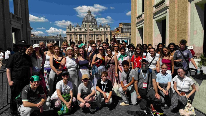 Gruppenbild Romfahrt der Jugend der Pfarrei St. Matthias Schöneberg zum Heiligen Jahr 2025