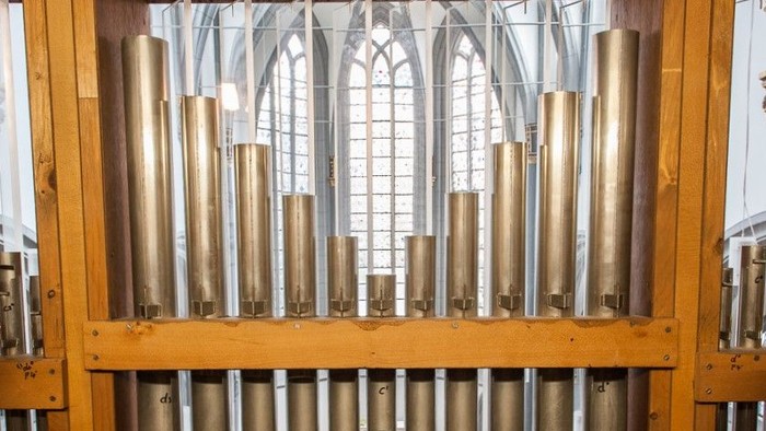 Blick aus dem Inneren der Orgel zum Chorraum