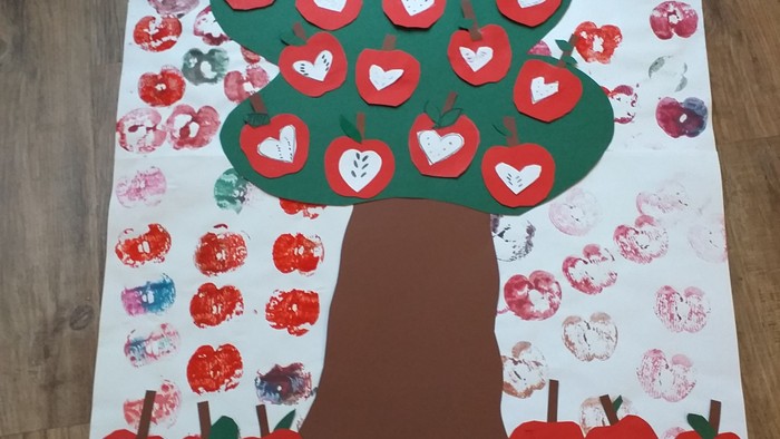 Titelbild Jungschar Baum mit Herzämpfeln