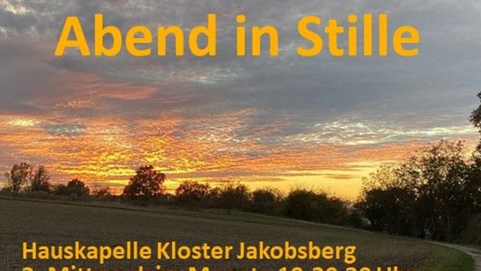 Bild von Sonnenuntergang mit Text "Abend in Stille" und Veranstaltungshinweis