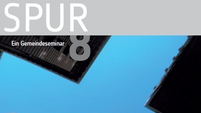 Flyer des Glaubenskurses Spur 8
