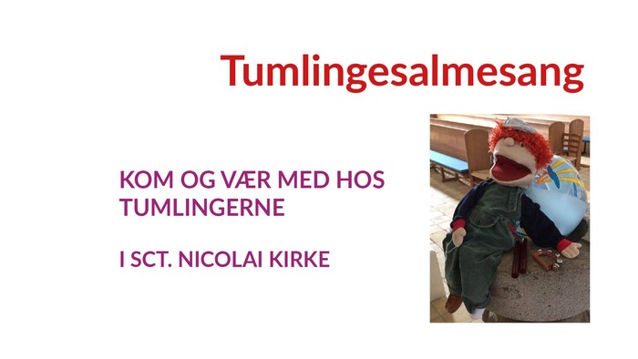 Børn spiller med tøj og redskaber