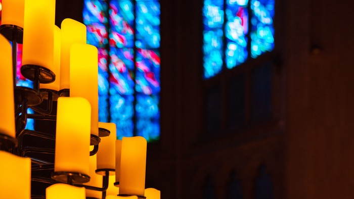 LED-Kerzen in der Apostel-Paulus-Kirche