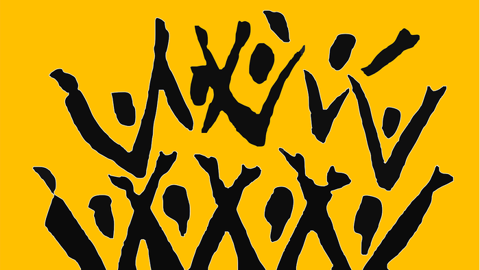 Eine Gruppe von Menschen feiert ausgelassen mit erhobenen Armen