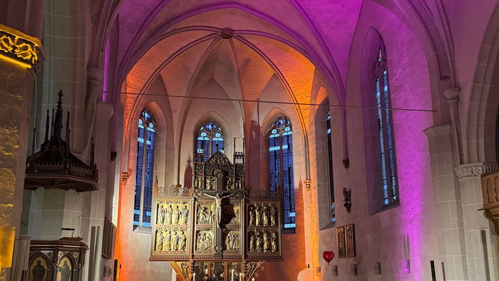 St. Marien-Kirche festlich beleuchtet.