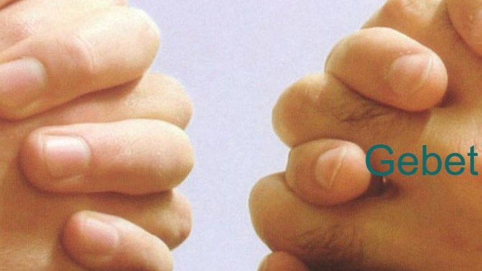 Hände zum Gebet gefaltet mit dem Wort „Gebet“, das auf Deutsch „Prayer“ bedeutet.