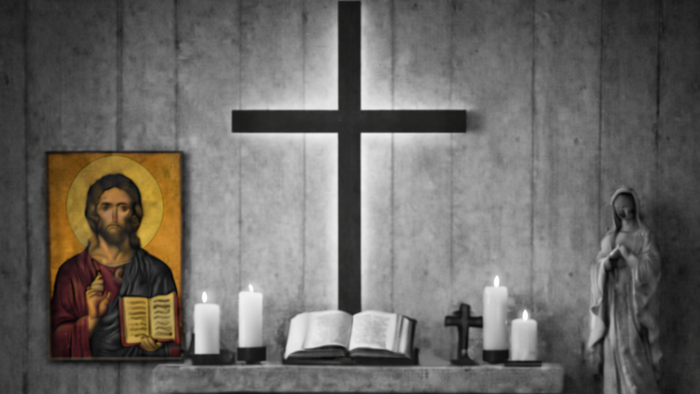 Zwei Personen meditieren oder beten in einer feierlichen Kapelle mit religiösen Ikonen und Kerzen.