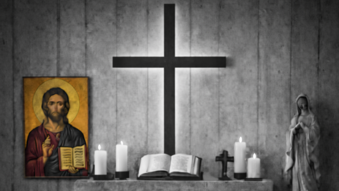 Zwei Personen meditieren oder beten in einer feierlichen Kapelle mit religiösen Ikonen und Kerzen.