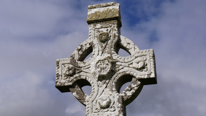 Keltisches Kreuz, Himmel mit Wolken