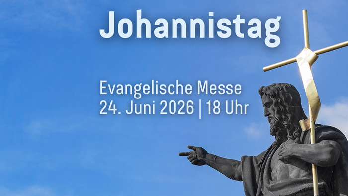 Statue des Heiligen Johannes, die mit einem Kreuz auf eine evangelische Messe am Johannistag, den 24. Juni 2026, hinweist.