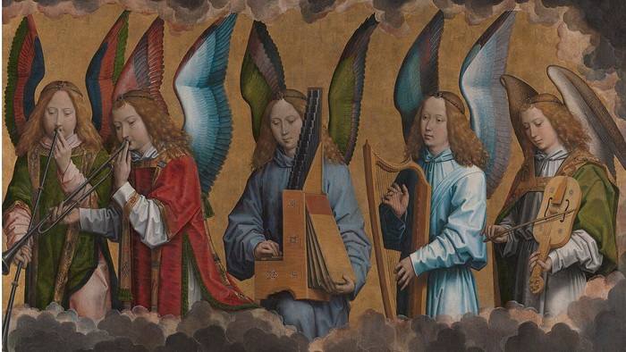 Middelalderligt triptykon, der afbilder engle, helgener og en kronet skikkelse i en himmelsk tronscene.