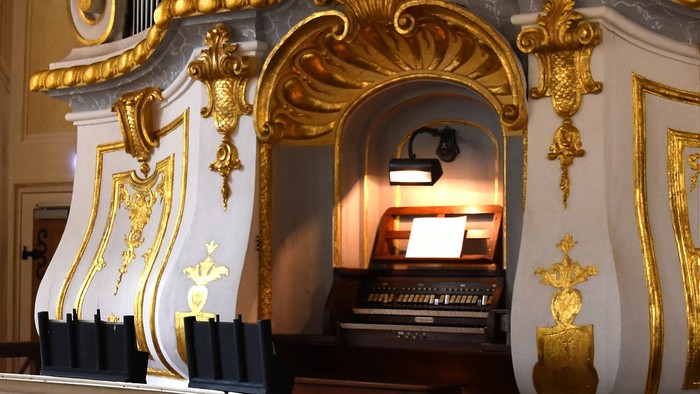 Spieltisch der Orgel Weesenstein