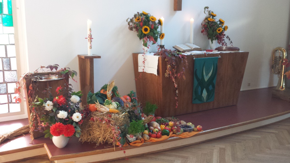 Kinderkirche - auch für Große - mit Erntedankfest und Kita