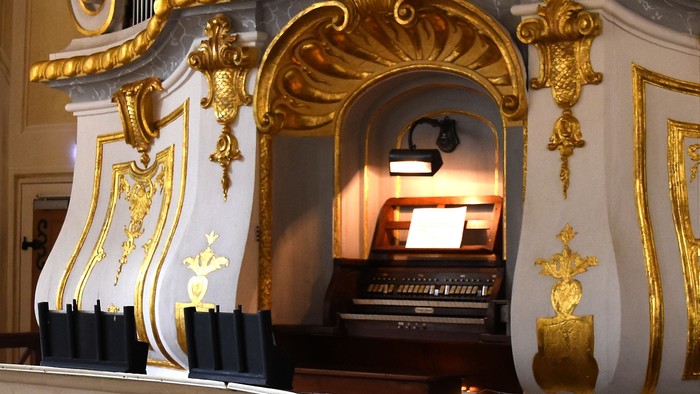 Spieltisch der Orgel Weesenstein