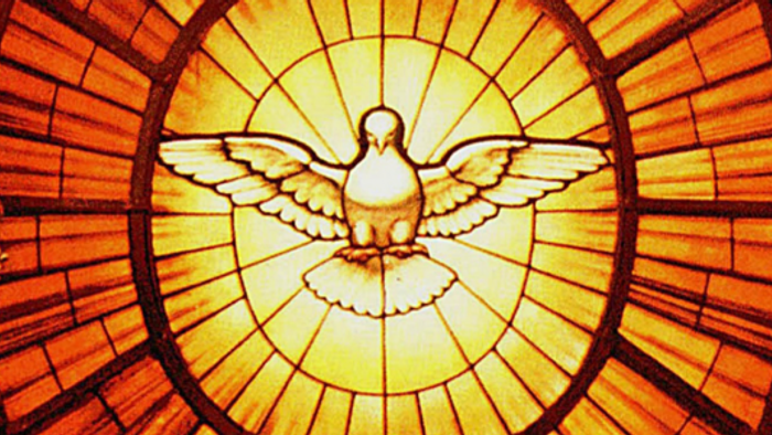 Stained glass vindue med en hvid dunde i midten