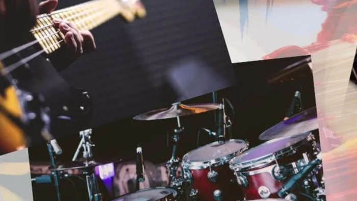 Bassgitar og trommesæt på scene