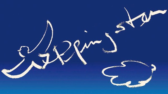 Verspielte handgezeichnete „fallende Sternschnuppe“ mit verschnörkelter Schrift und Wolkenformen auf blauem Verlaufshintergrund.