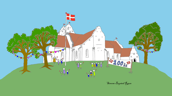 En glad fejring af 100-års jubilæet for en dansk kirke med festlige dekorationer og samlede mennesker.