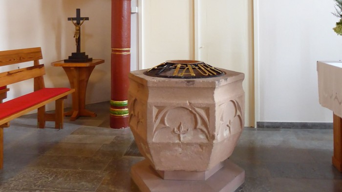 Ev. Kirche Lauter, Taufstein