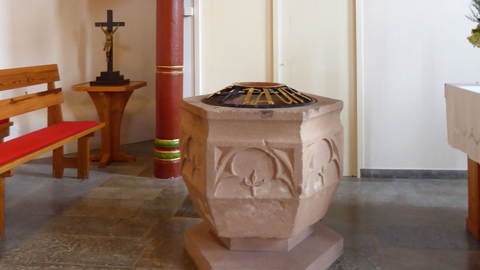 Ev. Kirche Lauter, Taufstein