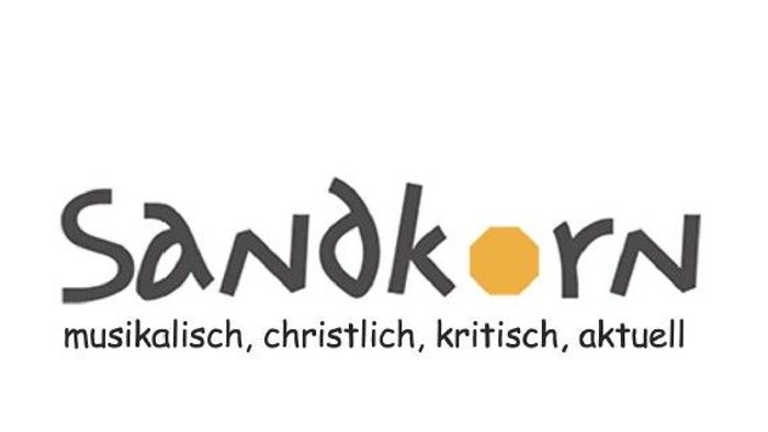 Logo für Sandkorn, eine musikalische, christliche, kritische und zeitgemäße Marke mit einer stilisierten Schrift und einem körnerartigen Design.